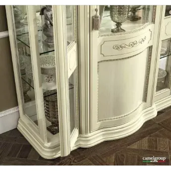 Витрина 3-дверная Torriani Day Avorio Camelgroup, узкая, с тканью; открывание дверей