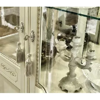 Витрина однодверная Torriani Day Avorio Camelgroup, правая, изогнутая с зеркалом; венецианское стекло и декоры